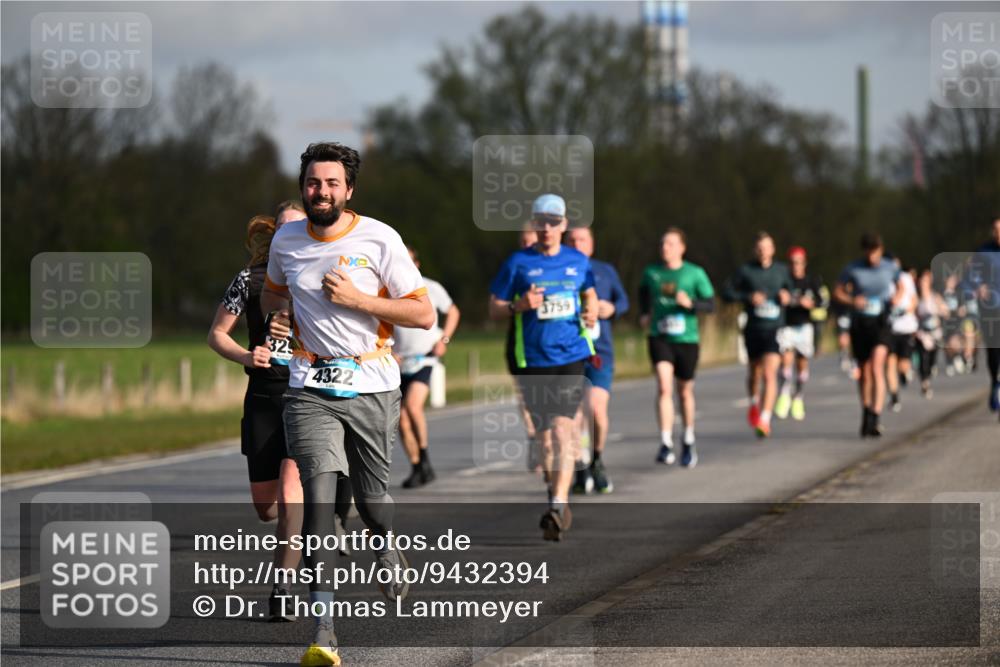 12.04.2026 - 45. Internationalen Wilhelmsburger Insellauf Dr. Thomas Lammeyer http://msf.ph/oto/9432394 12.04.2026 09:14:47 Laufen 325, 4322, 3759 meine-sportfotos.de