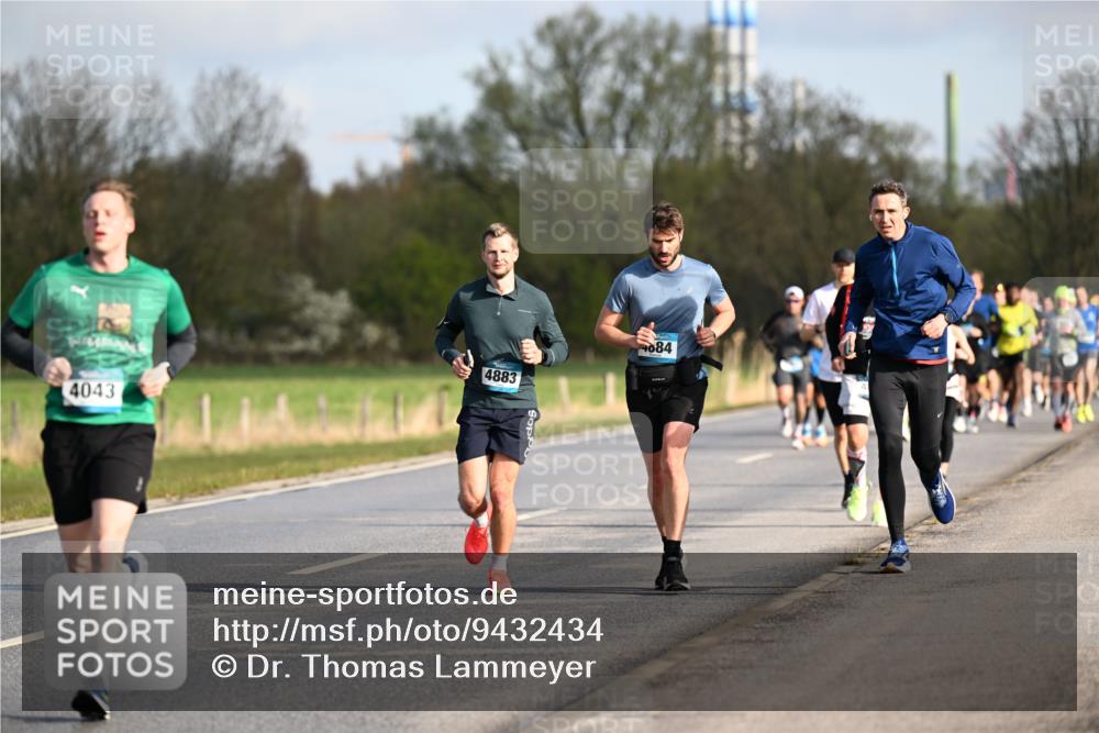 12.04.2026 - 45. Internationalen Wilhelmsburger Insellauf Dr. Thomas Lammeyer http://msf.ph/oto/9432434 12.04.2026 09:14:54 Laufen 4043, 4883, 4084 meine-sportfotos.de