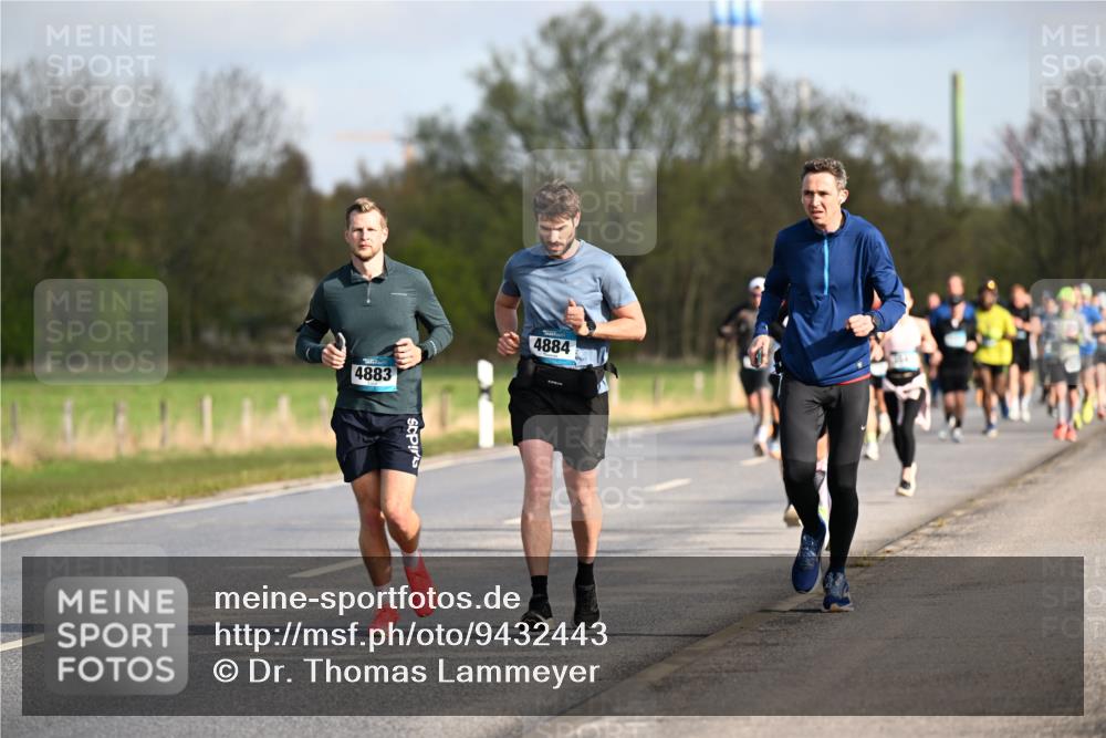 12.04.2026 - 45. Internationalen Wilhelmsburger Insellauf Dr. Thomas Lammeyer http://msf.ph/oto/9432443 12.04.2026 09:14:55 Laufen 4883, 4884 meine-sportfotos.de