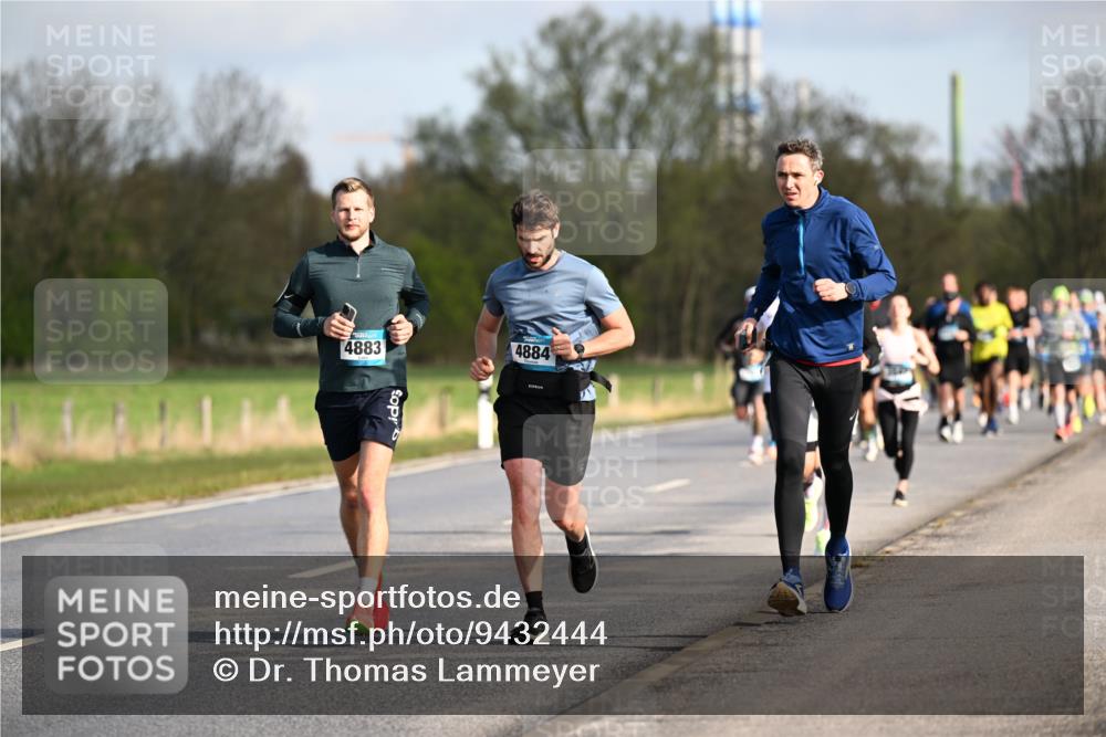 12.04.2026 - 45. Internationalen Wilhelmsburger Insellauf Dr. Thomas Lammeyer http://msf.ph/oto/9432444 12.04.2026 09:14:55 Laufen 4883, 4884 meine-sportfotos.de