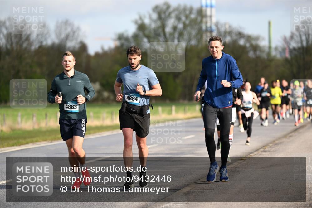 12.04.2026 - 45. Internationalen Wilhelmsburger Insellauf Dr. Thomas Lammeyer http://msf.ph/oto/9432446 12.04.2026 09:14:56 Laufen 4883, 4884 meine-sportfotos.de