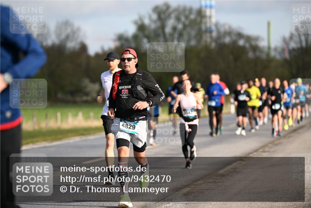 12.04.2026 - 45. Internationalen Wilhelmsburger Insellauf Dr. Thomas Lammeyer http://msf.ph/oto/9432470 12.04.2026 09:15:00 Laufen 4829 meine-sportfotos.de