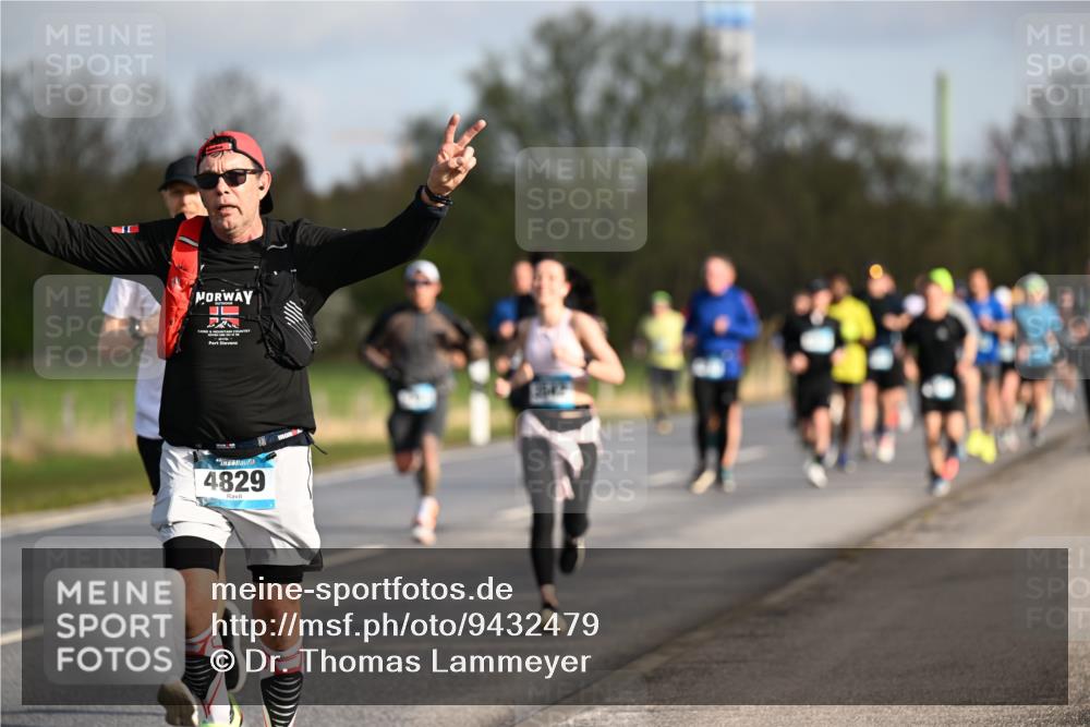 12.04.2026 - 45. Internationalen Wilhelmsburger Insellauf Dr. Thomas Lammeyer http://msf.ph/oto/9432479 12.04.2026 09:15:01 Laufen 4, 4829 meine-sportfotos.de