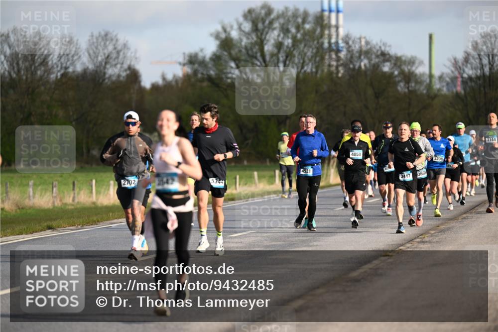 12.04.2026 - 45. Internationalen Wilhelmsburger Insellauf Dr. Thomas Lammeyer http://msf.ph/oto/9432485 12.04.2026 09:15:02 Laufen 2702, 5344, 4521, 4050, 3238, 1492, 3447, 3605, 3144 meine-sportfotos.de