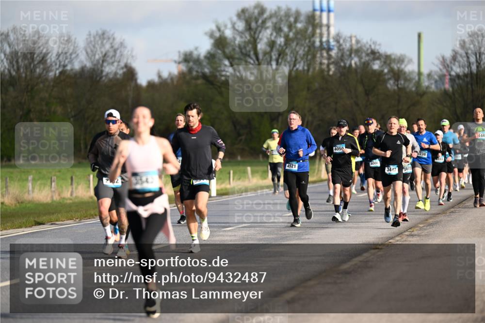 12.04.2026 - 45. Internationalen Wilhelmsburger Insellauf Dr. Thomas Lammeyer http://msf.ph/oto/9432487 12.04.2026 09:15:02 Laufen 4521, 4050, 4000, 3447, 3605, 238, 4493, 144 meine-sportfotos.de