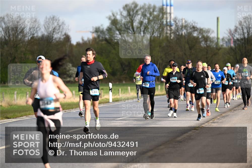 12.04.2026 - 45. Internationalen Wilhelmsburger Insellauf Dr. Thomas Lammeyer http://msf.ph/oto/9432491 12.04.2026 09:15:03 Laufen 5344, 4521, 4050, 4000, 3447, 3605, 3238, 3144 meine-sportfotos.de