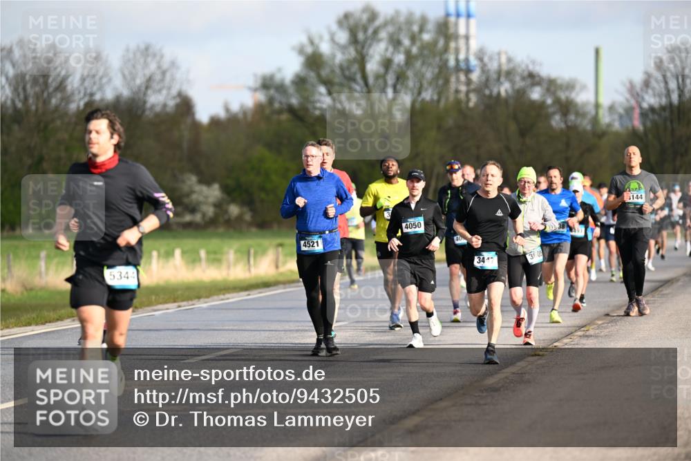 12.04.2026 - 45. Internationalen Wilhelmsburger Insellauf Dr. Thomas Lammeyer http://msf.ph/oto/9432505 12.04.2026 09:15:05 Laufen 5344, 4521, 4050, 3447, 3605, 144 meine-sportfotos.de