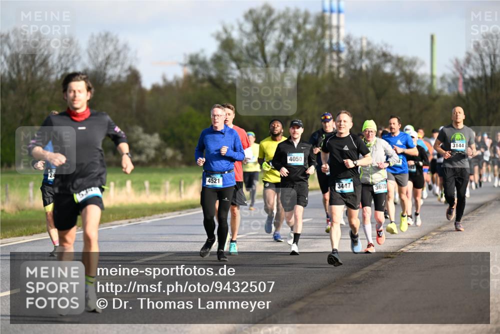 12.04.2026 - 45. Internationalen Wilhelmsburger Insellauf Dr. Thomas Lammeyer http://msf.ph/oto/9432507 12.04.2026 09:15:05 Laufen 24, 4521, 4050, 3447, 3605, 3144 meine-sportfotos.de