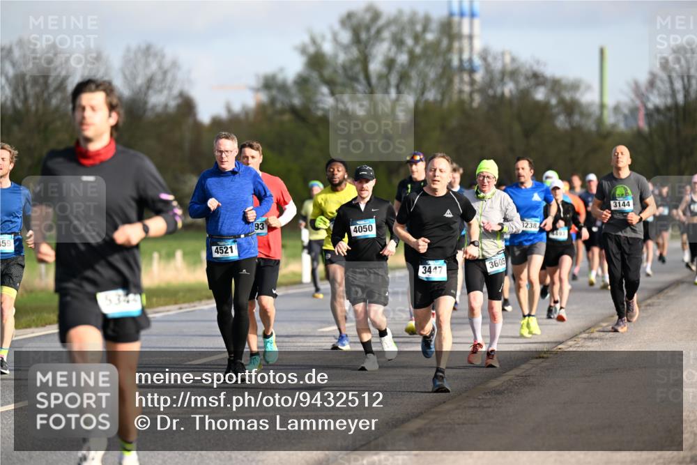 12.04.2026 - 45. Internationalen Wilhelmsburger Insellauf Dr. Thomas Lammeyer http://msf.ph/oto/9432512 12.04.2026 09:15:06 Laufen 59, 4521, 93, 4050, 3447, 3605, 3238, 4493, 3144 meine-sportfotos.de
