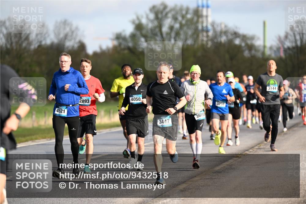 12.04.2026 - 45. Internationalen Wilhelmsburger Insellauf Dr. Thomas Lammeyer http://msf.ph/oto/9432518 12.04.2026 09:15:07 Laufen 4521, 2893, 4050, 3447, 3605, 3238, 3144 meine-sportfotos.de