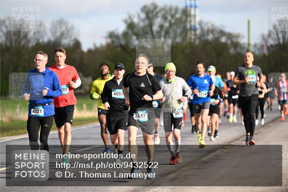 12.04.2026 - 45. Internationalen Wilhelmsburger Insellauf Dr. Thomas Lammeyer http://msf.ph/oto/9432522 12.04.2026 09:15:08 Laufen 4521, 93, 4050, 3447, 00, 3605, 3238, 144 meine-sportfotos.de