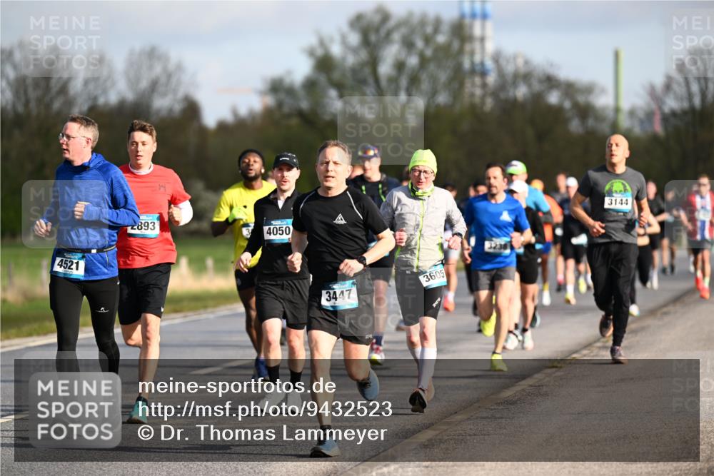 12.04.2026 - 45. Internationalen Wilhelmsburger Insellauf Dr. Thomas Lammeyer http://msf.ph/oto/9432523 12.04.2026 09:15:08 Laufen 4521, 2893, 4050, 3447, 3605, 3144 meine-sportfotos.de