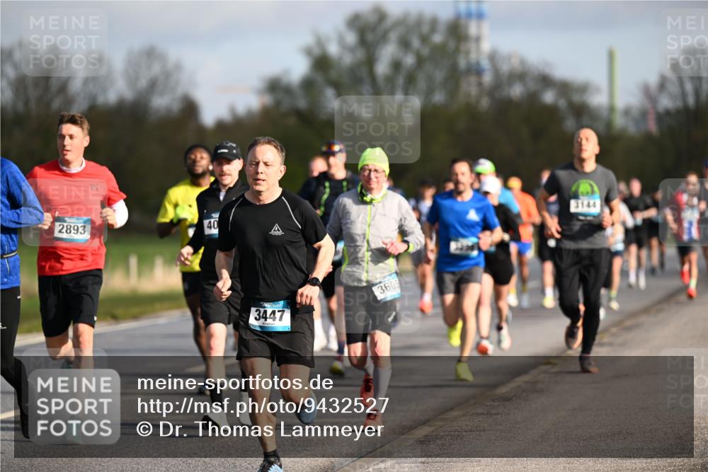 12.04.2026 - 45. Internationalen Wilhelmsburger Insellauf Dr. Thomas Lammeyer http://msf.ph/oto/9432527 12.04.2026 09:15:09 Laufen 2893, 40, 3447, 3605, 3144 meine-sportfotos.de
