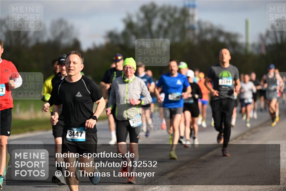 12.04.2026 - 45. Internationalen Wilhelmsburger Insellauf Dr. Thomas Lammeyer http://msf.ph/oto/9432532 12.04.2026 09:15:09 Laufen 3, 3447, 3605 meine-sportfotos.de