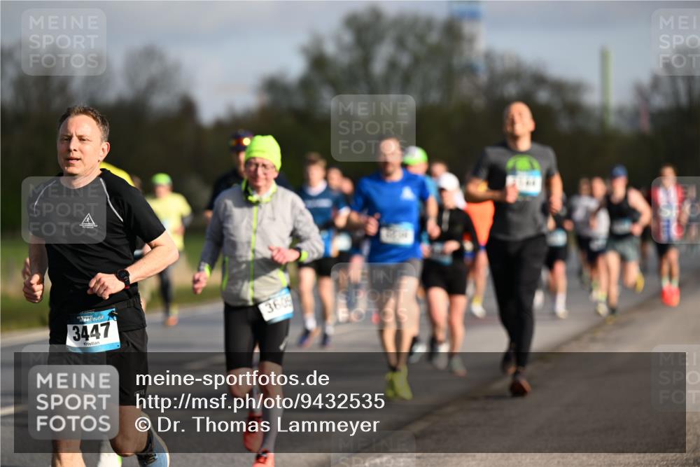 12.04.2026 - 45. Internationalen Wilhelmsburger Insellauf Dr. Thomas Lammeyer http://msf.ph/oto/9432535 12.04.2026 09:15:10 Laufen 3447, 3609 meine-sportfotos.de