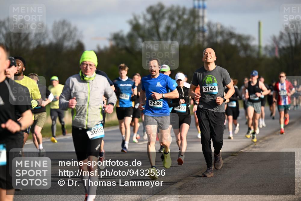 12.04.2026 - 45. Internationalen Wilhelmsburger Insellauf Dr. Thomas Lammeyer http://msf.ph/oto/9432536 12.04.2026 09:15:10 Laufen 3605, 3238, 4493, 3144 meine-sportfotos.de