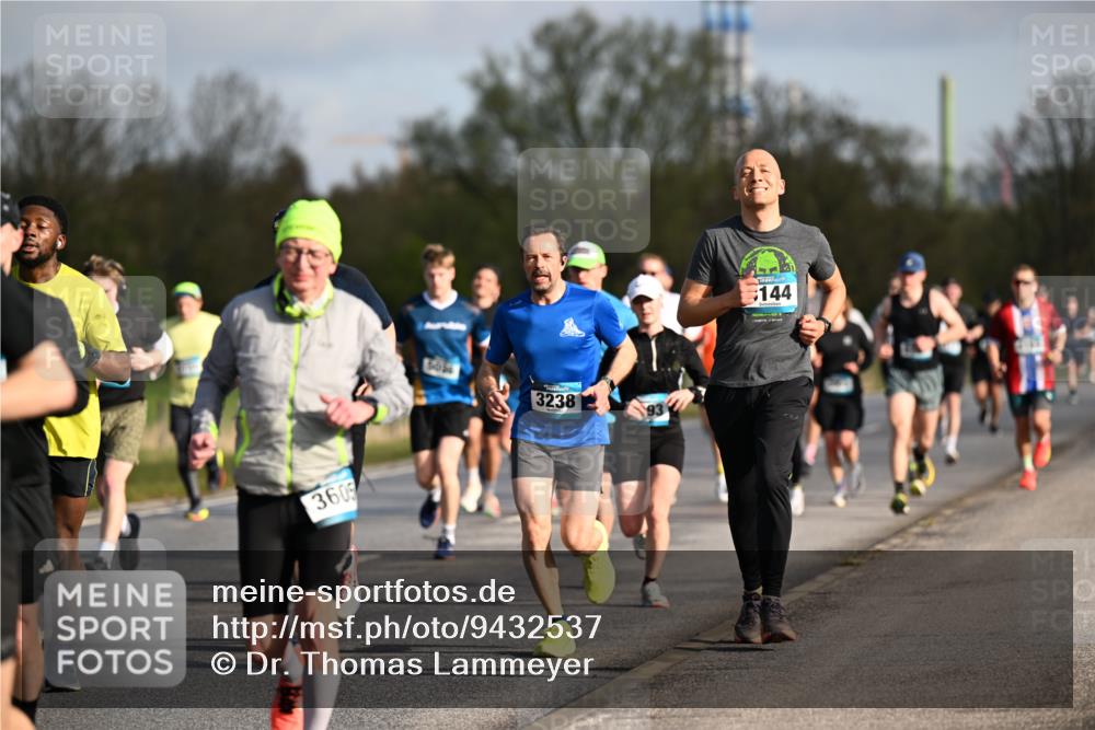 12.04.2026 - 45. Internationalen Wilhelmsburger Insellauf Dr. Thomas Lammeyer http://msf.ph/oto/9432537 12.04.2026 09:15:11 Laufen 3605, 3238, 144 meine-sportfotos.de