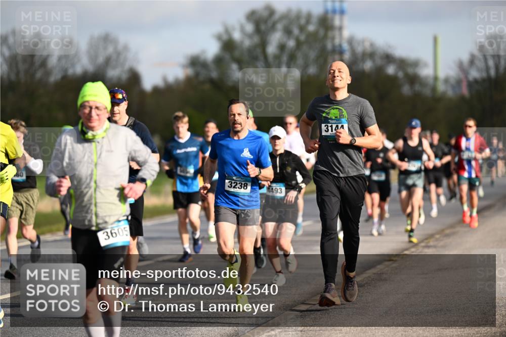 12.04.2026 - 45. Internationalen Wilhelmsburger Insellauf Dr. Thomas Lammeyer http://msf.ph/oto/9432540 12.04.2026 09:15:11 Laufen 80, 3605, 3238, 4493, 3144 meine-sportfotos.de