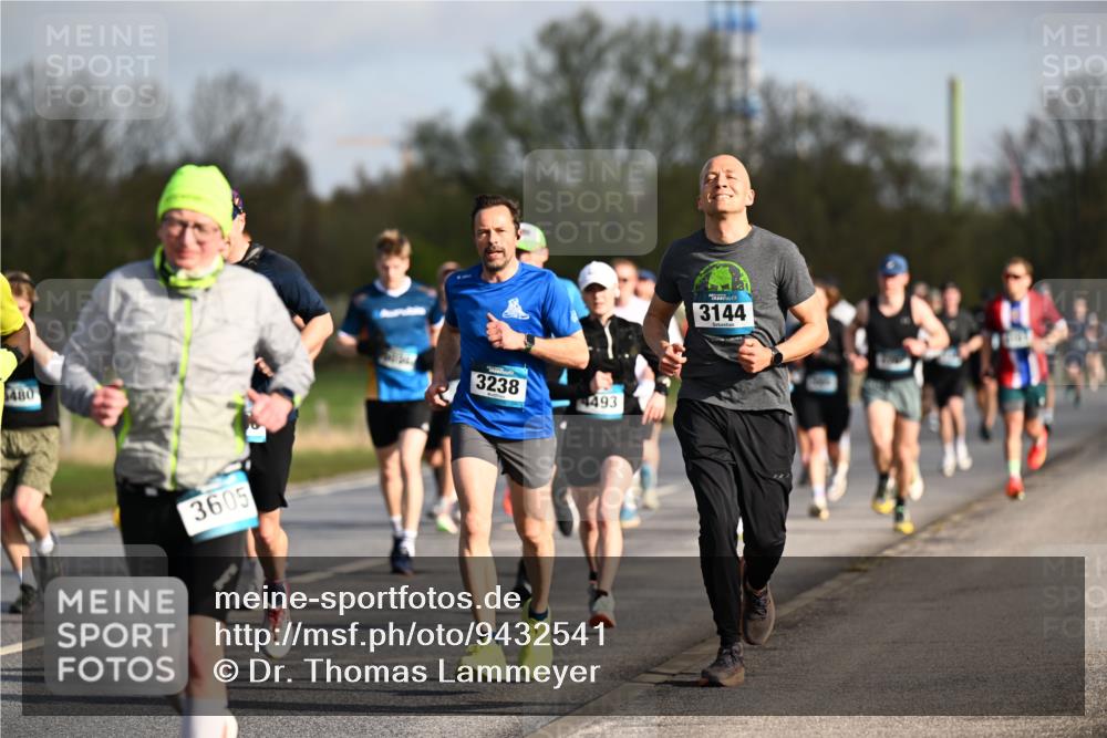 12.04.2026 - 45. Internationalen Wilhelmsburger Insellauf Dr. Thomas Lammeyer http://msf.ph/oto/9432541 12.04.2026 09:15:11 Laufen 480, 3605, 3238, 4493, 3144 meine-sportfotos.de