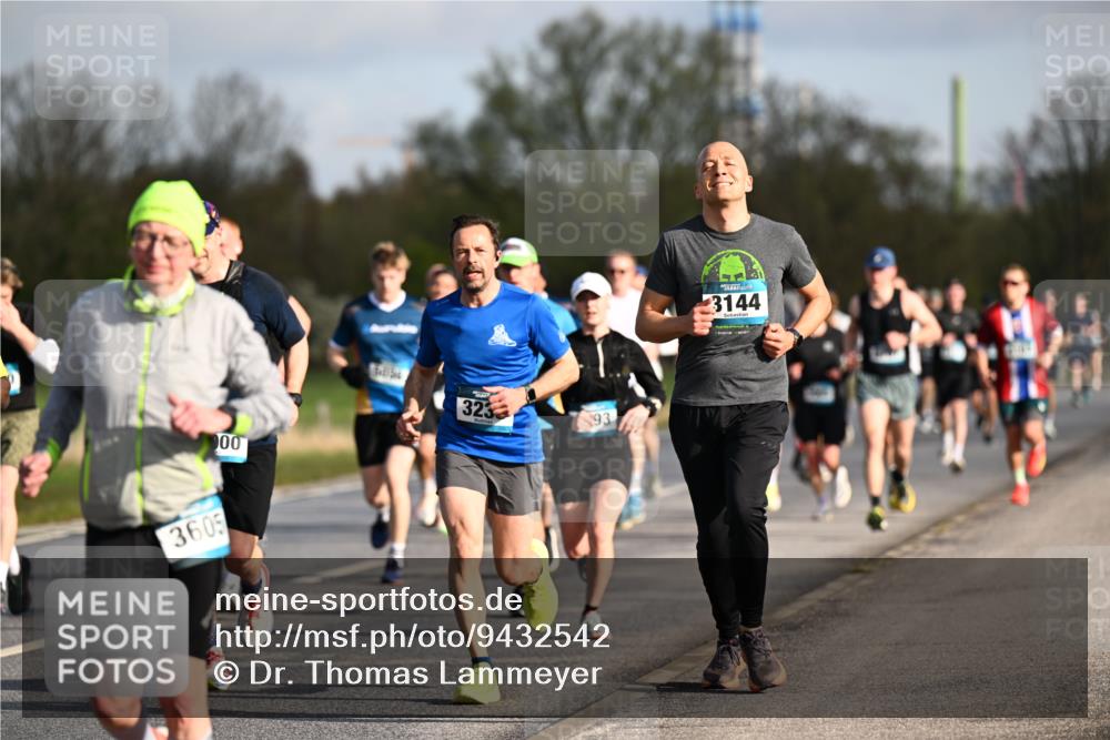 12.04.2026 - 45. Internationalen Wilhelmsburger Insellauf Dr. Thomas Lammeyer http://msf.ph/oto/9432542 12.04.2026 09:15:11 Laufen 3605, 00, 323, 93, 3144 meine-sportfotos.de