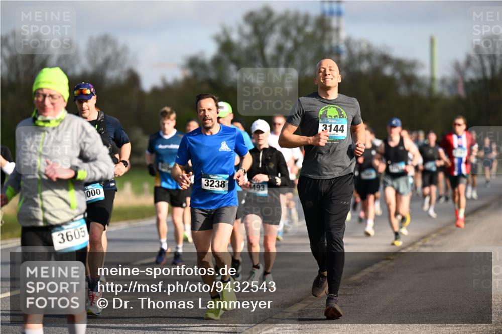 12.04.2026 - 45. Internationalen Wilhelmsburger Insellauf Dr. Thomas Lammeyer http://msf.ph/oto/9432543 12.04.2026 09:15:11 Laufen 3605, 000, 3238, 4493, 3144 meine-sportfotos.de