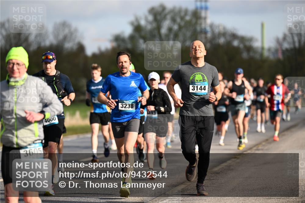 12.04.2026 - 45. Internationalen Wilhelmsburger Insellauf Dr. Thomas Lammeyer http://msf.ph/oto/9432544 12.04.2026 09:15:11 Laufen 3605, 4000, 3238, 3144 meine-sportfotos.de