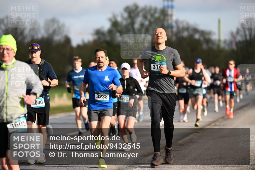 12.04.2026 - 45. Internationalen Wilhelmsburger Insellauf Dr. Thomas Lammeyer http://msf.ph/oto/9432545 12.04.2026 09:15:12 Laufen 3605, 4000, 3238, 4493, 314 meine-sportfotos.de