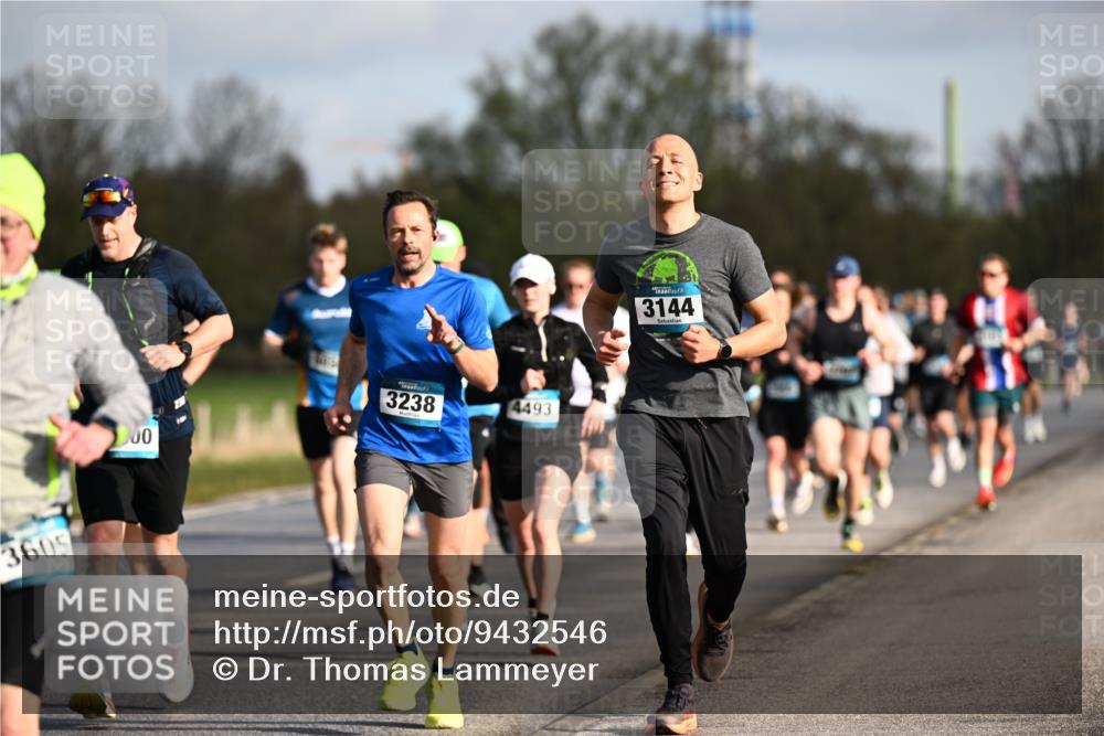 12.04.2026 - 45. Internationalen Wilhelmsburger Insellauf Dr. Thomas Lammeyer http://msf.ph/oto/9432546 12.04.2026 09:15:12 Laufen 3605, 00, 3238, 4493, 3144 meine-sportfotos.de