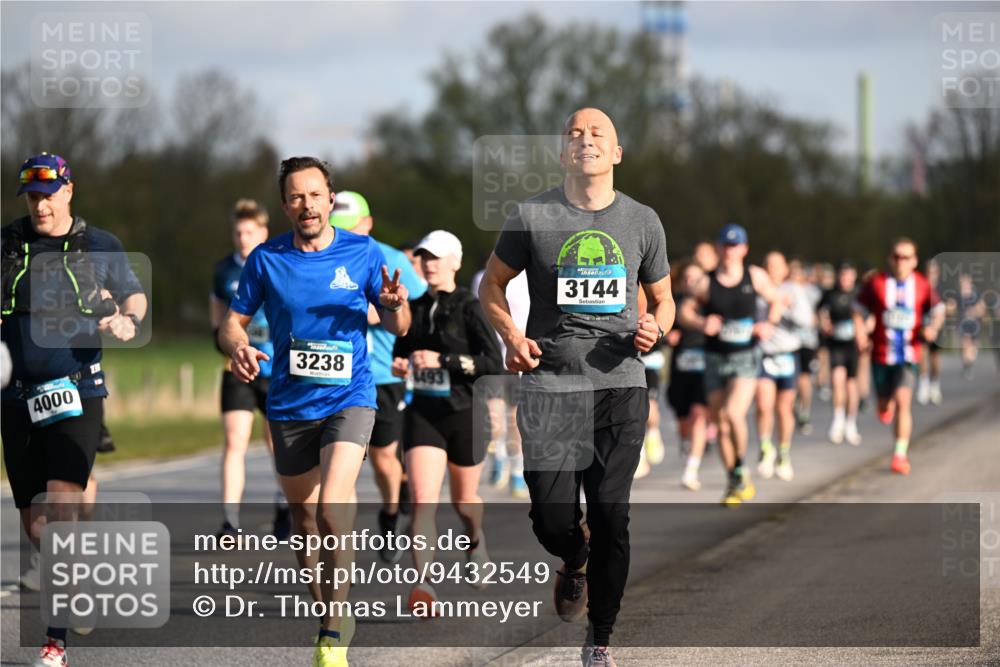 12.04.2026 - 45. Internationalen Wilhelmsburger Insellauf Dr. Thomas Lammeyer http://msf.ph/oto/9432549 12.04.2026 09:15:12 Laufen 4000, 3238, 1493, 3144 meine-sportfotos.de