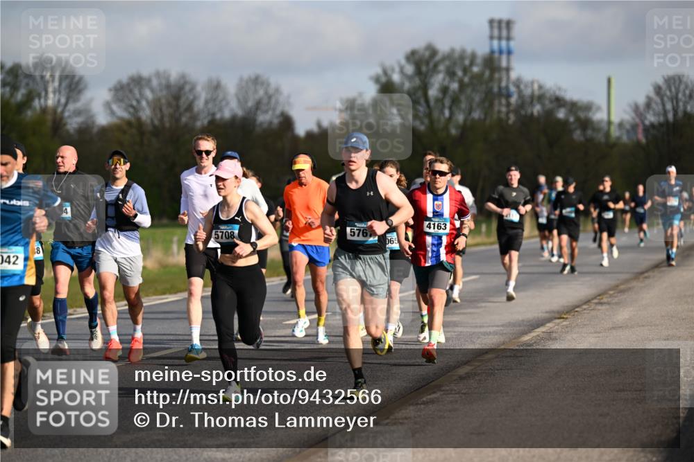 12.04.2026 - 45. Internationalen Wilhelmsburger Insellauf Dr. Thomas Lammeyer http://msf.ph/oto/9432566 12.04.2026 09:15:16 Laufen 042, 8, 4, 4163, 5708, 576, 065 meine-sportfotos.de