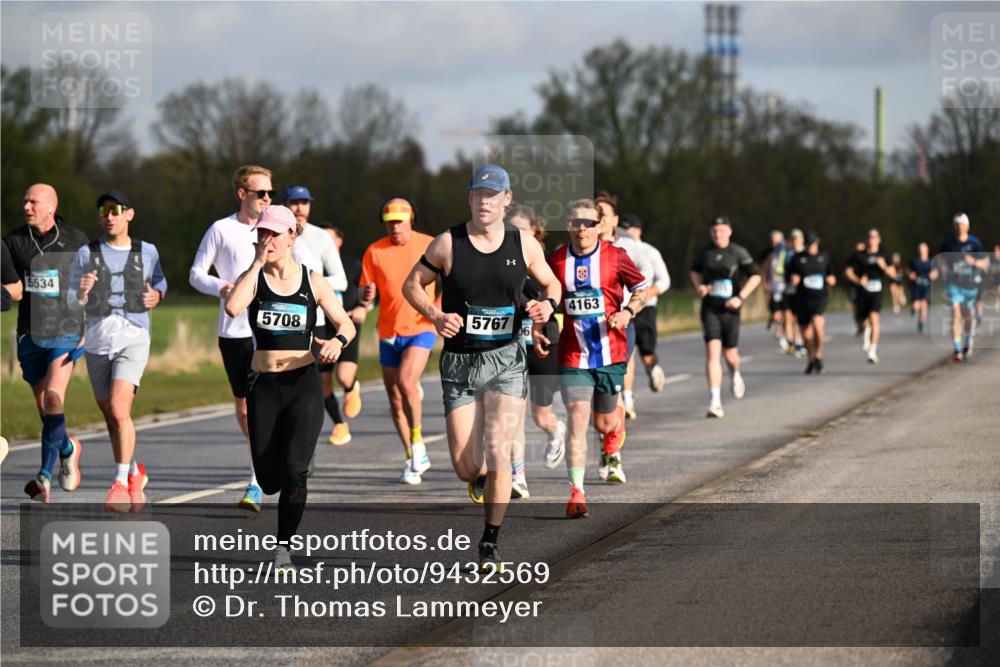 12.04.2026 - 45. Internationalen Wilhelmsburger Insellauf Dr. Thomas Lammeyer http://msf.ph/oto/9432569 12.04.2026 09:15:17 Laufen 5534, 5708, 5767, 4163 meine-sportfotos.de