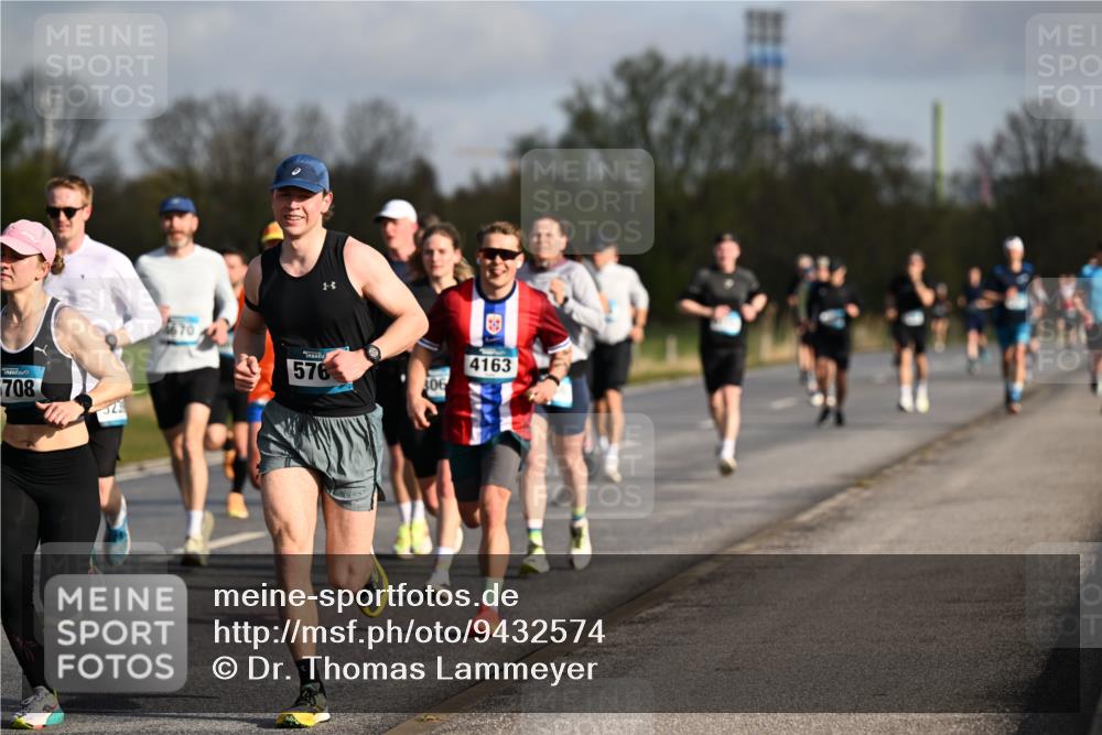 12.04.2026 - 45. Internationalen Wilhelmsburger Insellauf Dr. Thomas Lammeyer http://msf.ph/oto/9432574 12.04.2026 09:15:18 Laufen 708, 4670, 576, 306, 4163 meine-sportfotos.de