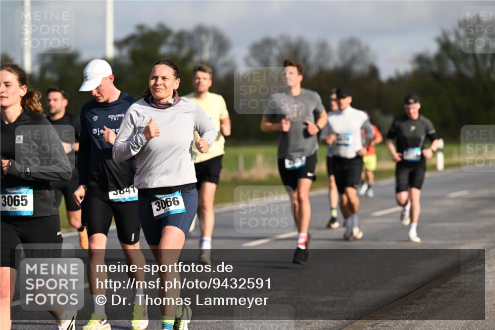 12.04.2026 - 45. Internationalen Wilhelmsburger Insellauf Dr. Thomas Lammeyer http://msf.ph/oto/9432591 12.04.2026 09:15:21 Laufen 3065, 3641, 3066 meine-sportfotos.de