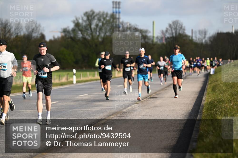 12.04.2026 - 45. Internationalen Wilhelmsburger Insellauf Dr. Thomas Lammeyer http://msf.ph/oto/9432594 12.04.2026 09:15:21 Laufen 679, 2115, 2 meine-sportfotos.de