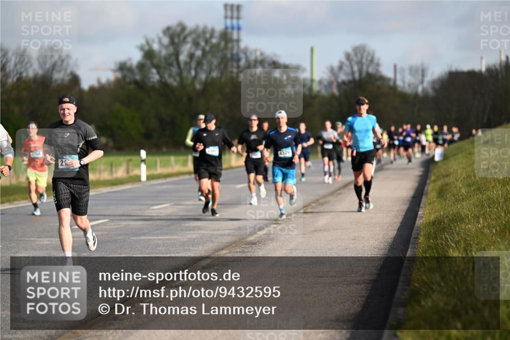 12.04.2026 - 45. Internationalen Wilhelmsburger Insellauf Dr. Thomas Lammeyer http://msf.ph/oto/9432595 12.04.2026 09:15:22 Laufen 13760, 2, 4329 meine-sportfotos.de