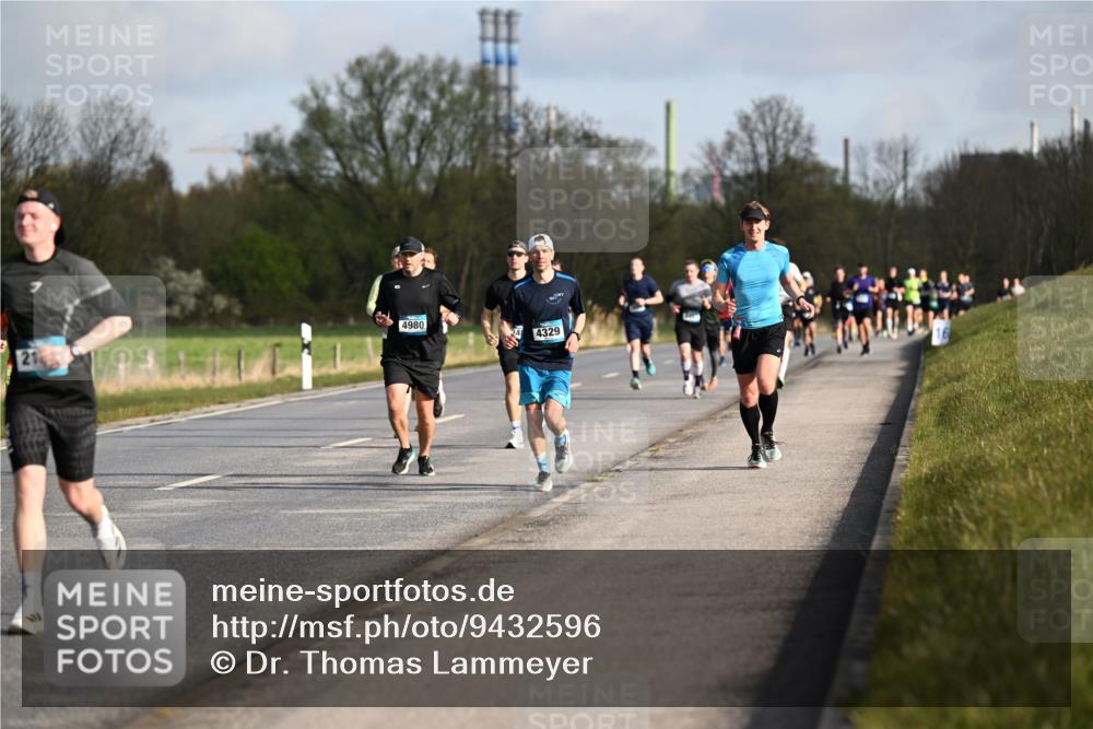 12.04.2026 - 45. Internationalen Wilhelmsburger Insellauf Dr. Thomas Lammeyer http://msf.ph/oto/9432596 12.04.2026 09:15:22 Laufen 21, 4980, 4329 meine-sportfotos.de