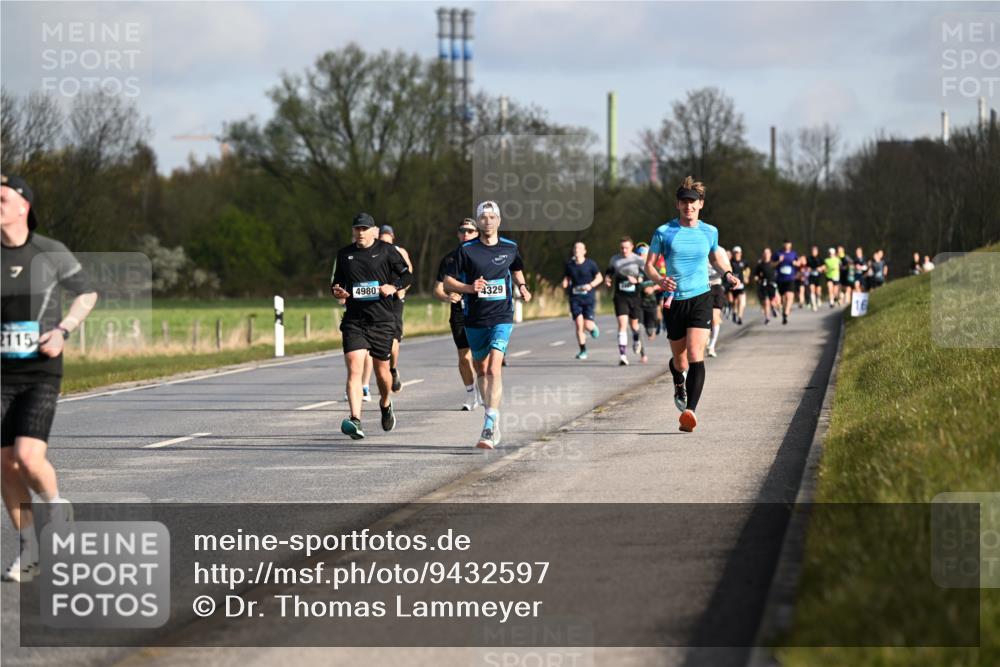 12.04.2026 - 45. Internationalen Wilhelmsburger Insellauf Dr. Thomas Lammeyer http://msf.ph/oto/9432597 12.04.2026 09:15:22 Laufen 2115, 4980, 4329 meine-sportfotos.de