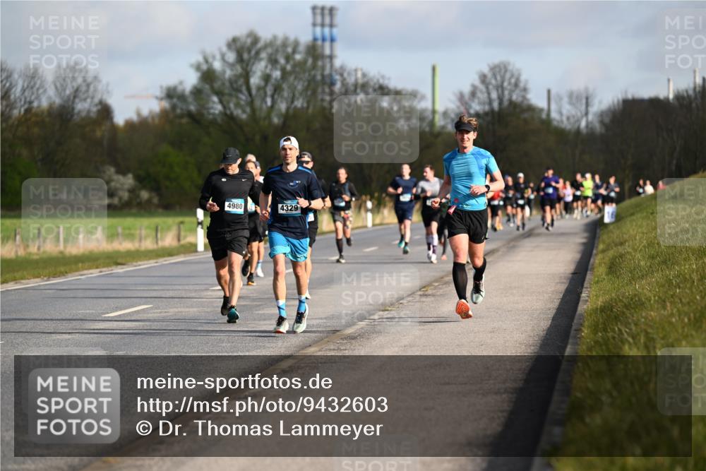 12.04.2026 - 45. Internationalen Wilhelmsburger Insellauf Dr. Thomas Lammeyer http://msf.ph/oto/9432603 12.04.2026 09:15:24 Laufen 4980, 4329 meine-sportfotos.de