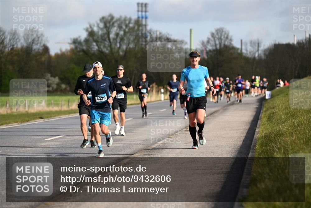 12.04.2026 - 45. Internationalen Wilhelmsburger Insellauf Dr. Thomas Lammeyer http://msf.ph/oto/9432606 12.04.2026 09:15:24 Laufen 111, 4329, 3485 meine-sportfotos.de