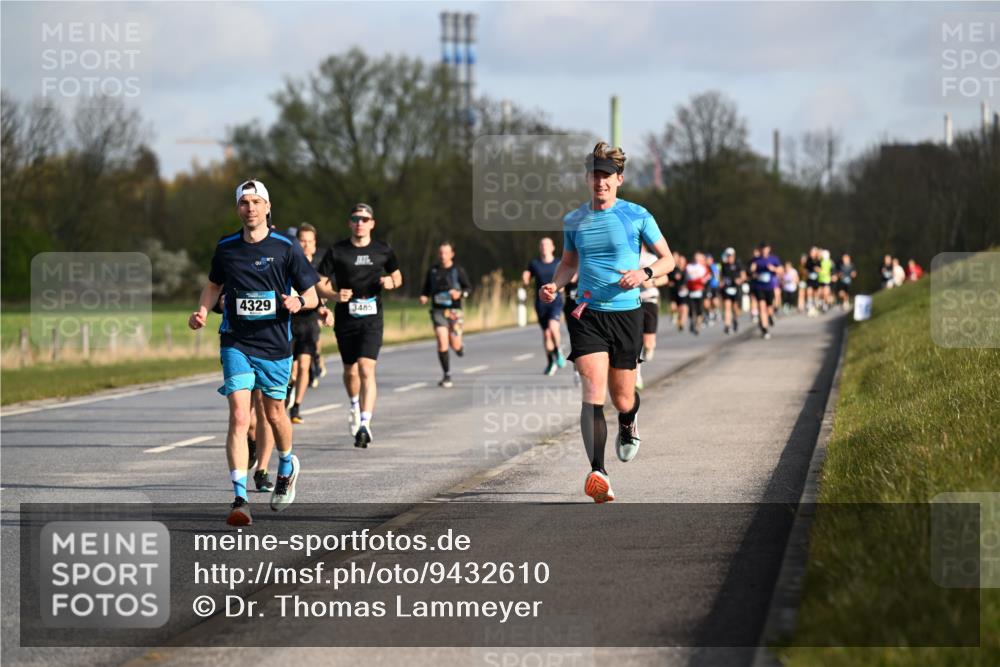 12.04.2026 - 45. Internationalen Wilhelmsburger Insellauf Dr. Thomas Lammeyer http://msf.ph/oto/9432610 12.04.2026 09:15:25 Laufen 4329, 3485 meine-sportfotos.de