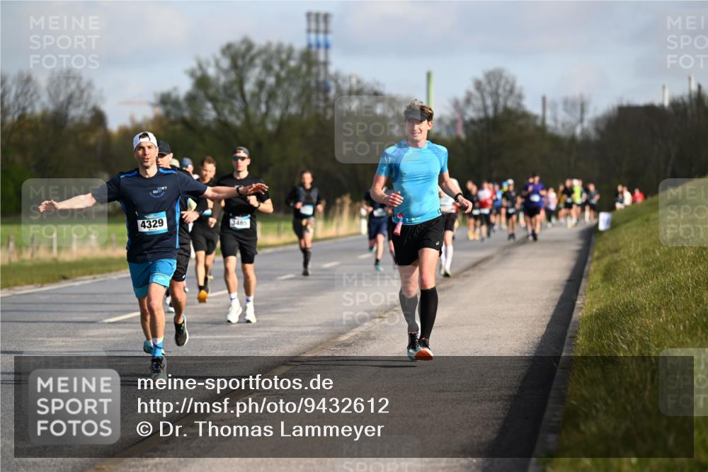 12.04.2026 - 45. Internationalen Wilhelmsburger Insellauf Dr. Thomas Lammeyer http://msf.ph/oto/9432612 12.04.2026 09:15:25 Laufen 4329, 3485 meine-sportfotos.de