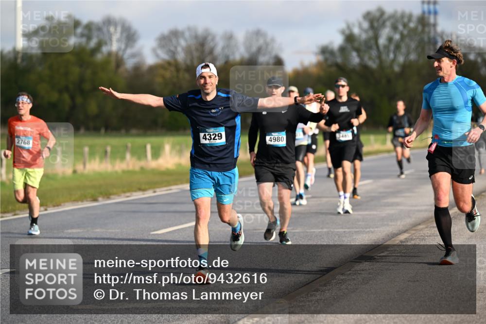 12.04.2026 - 45. Internationalen Wilhelmsburger Insellauf Dr. Thomas Lammeyer http://msf.ph/oto/9432616 12.04.2026 09:15:26 Laufen 2768, 4329, 4980, 485 meine-sportfotos.de