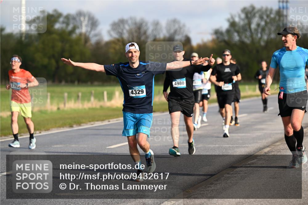 12.04.2026 - 45. Internationalen Wilhelmsburger Insellauf Dr. Thomas Lammeyer http://msf.ph/oto/9432617 12.04.2026 09:15:27 Laufen 2760, 3, 4329, 4980 meine-sportfotos.de
