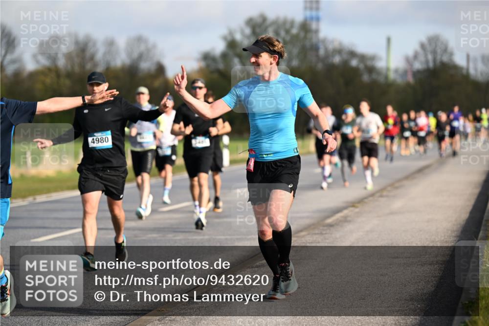 12.04.2026 - 45. Internationalen Wilhelmsburger Insellauf Dr. Thomas Lammeyer http://msf.ph/oto/9432620 12.04.2026 09:15:27 Laufen 4980 meine-sportfotos.de