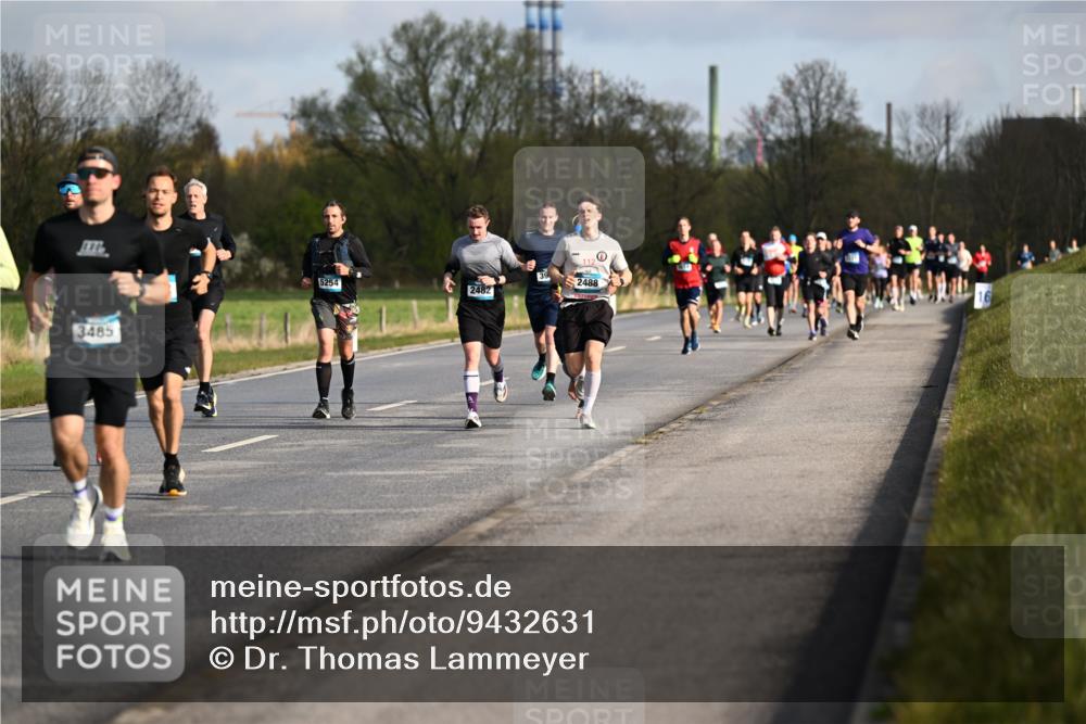 12.04.2026 - 45. Internationalen Wilhelmsburger Insellauf Dr. Thomas Lammeyer http://msf.ph/oto/9432631 12.04.2026 09:15:29 Laufen 39, 5254, 2482, 3485, 2488 meine-sportfotos.de