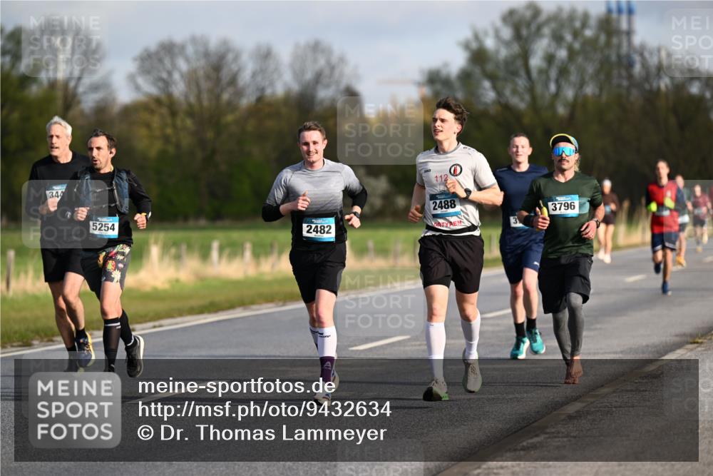 12.04.2026 - 45. Internationalen Wilhelmsburger Insellauf Dr. Thomas Lammeyer http://msf.ph/oto/9432634 12.04.2026 09:15:33 Laufen 344, 5254, 112, 2482, 2488, 3796 meine-sportfotos.de