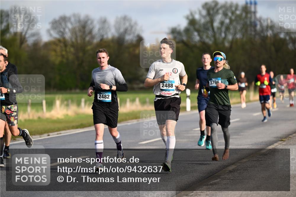 12.04.2026 - 45. Internationalen Wilhelmsburger Insellauf Dr. Thomas Lammeyer http://msf.ph/oto/9432637 12.04.2026 09:15:33 Laufen 12, 2482, 2488, 3796 meine-sportfotos.de