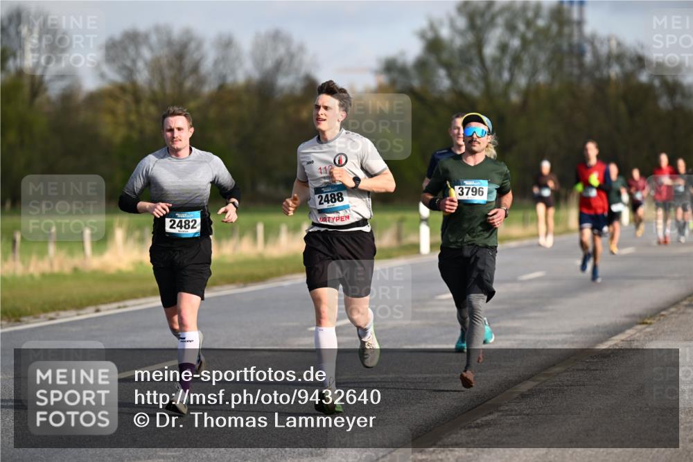 12.04.2026 - 45. Internationalen Wilhelmsburger Insellauf Dr. Thomas Lammeyer http://msf.ph/oto/9432640 12.04.2026 09:15:34 Laufen 112, 2482, 2488, 3796 meine-sportfotos.de