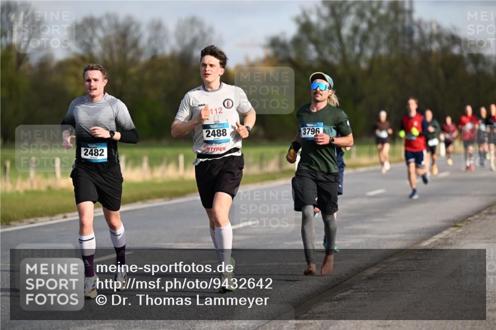 12.04.2026 - 45. Internationalen Wilhelmsburger Insellauf Dr. Thomas Lammeyer http://msf.ph/oto/9432642 12.04.2026 09:15:34 Laufen 2482, 112, 2488, 3796 meine-sportfotos.de