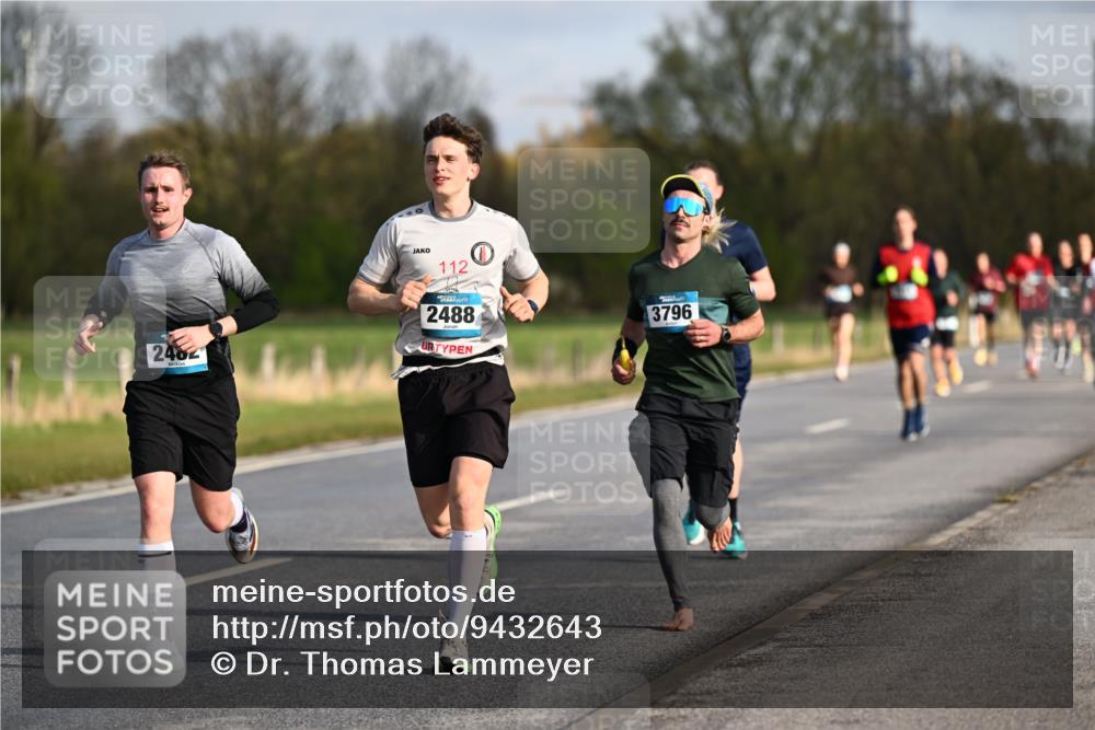 12.04.2026 - 45. Internationalen Wilhelmsburger Insellauf Dr. Thomas Lammeyer http://msf.ph/oto/9432643 12.04.2026 09:15:34 Laufen 112, 2482, 2488, 3796 meine-sportfotos.de